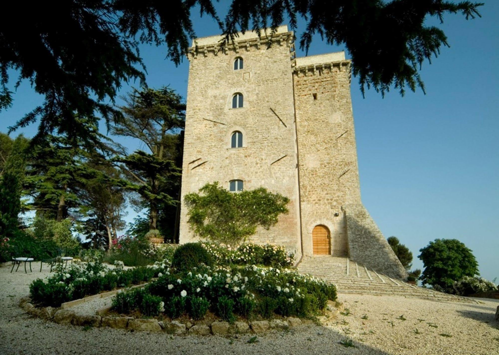 Torre Almonte Aparthotel Todi Kültér fotó