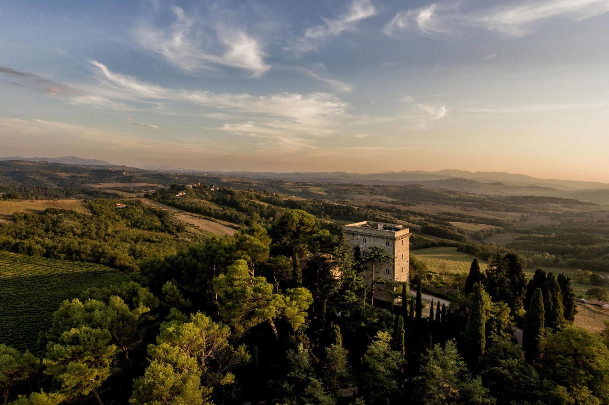 Torre Almonte Aparthotel Todi Kültér fotó