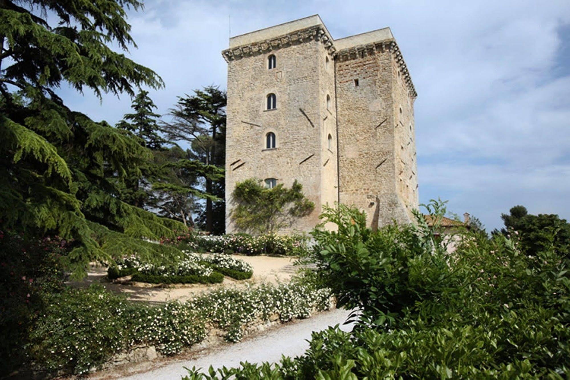 Torre Almonte Aparthotel Todi Kültér fotó