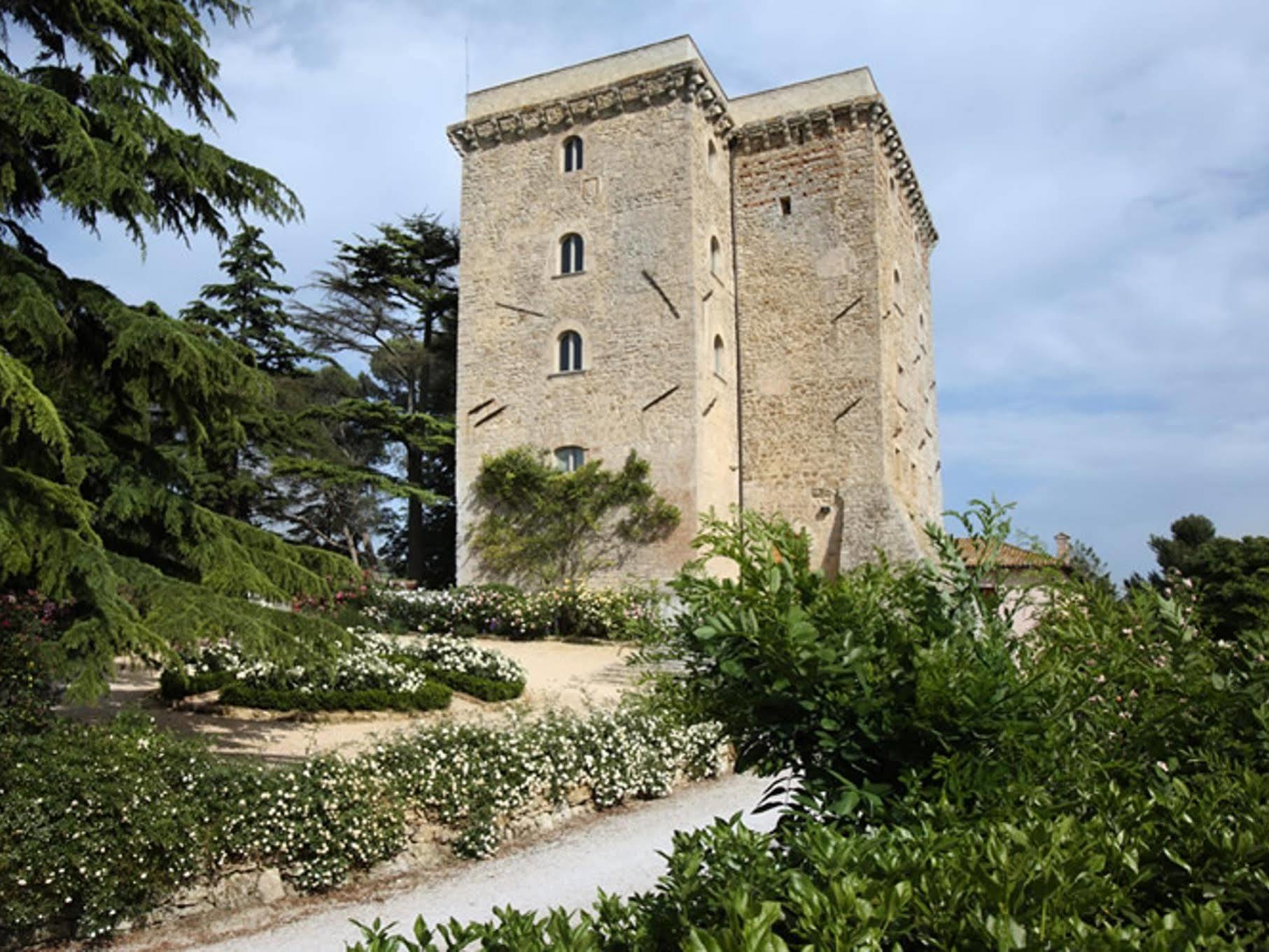 Torre Almonte Aparthotel Todi Kültér fotó