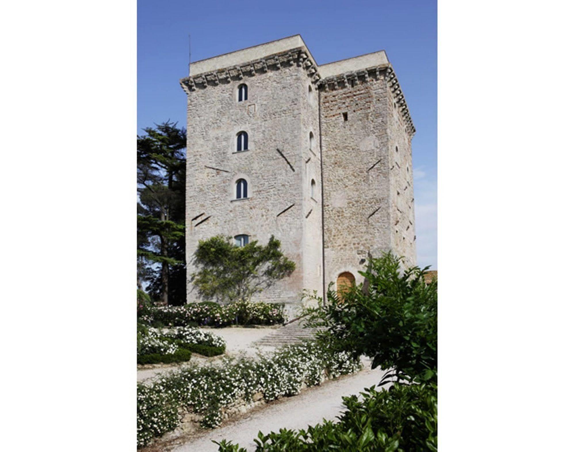 Torre Almonte Aparthotel Todi Kültér fotó